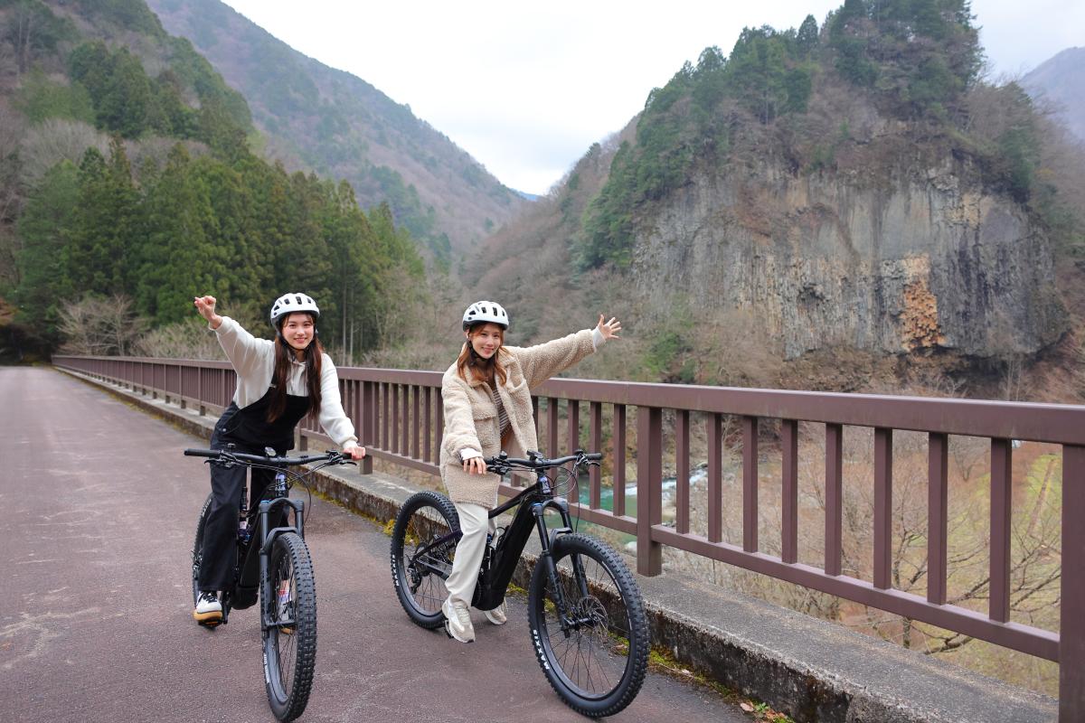 Dynamic Magnificence: Hida-Osaka Falls E-biking Adventure